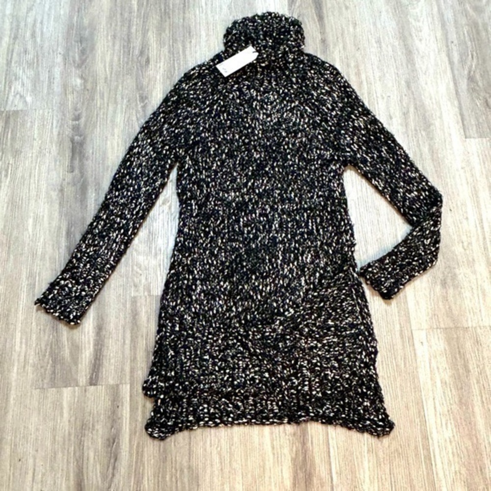 New with tags DEX knit long sleeve turtleneck sweater tunic. Great with leggings